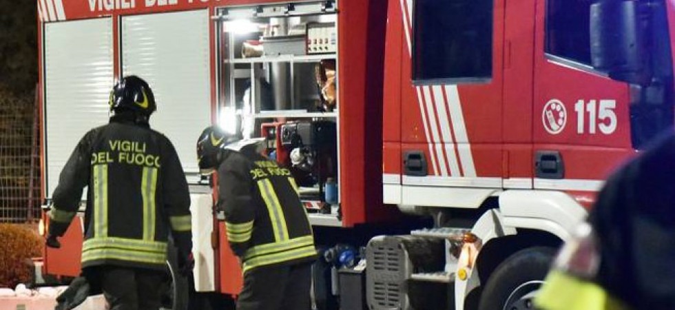 Un escavatore urta un tubo del gas e apre una falla